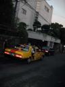 Fulbright Fellows ariving by taxi